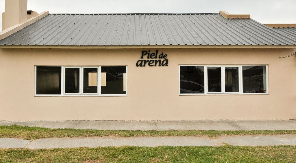 Fachada de Piel de Arena de día